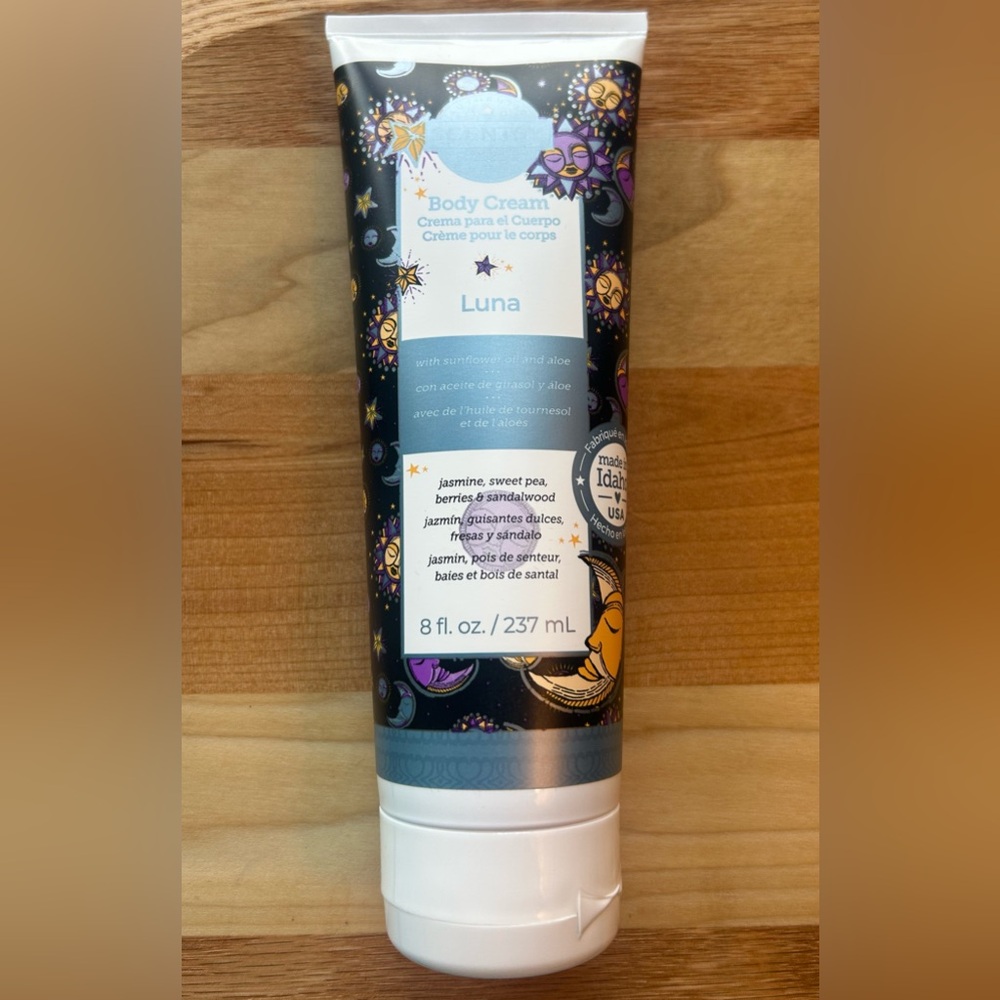 3/$30✨🌙Scentsy LUNA Body Cream Scent➡️Jasmine, Sweet pea, Berries & Sandalw🌙 NEW